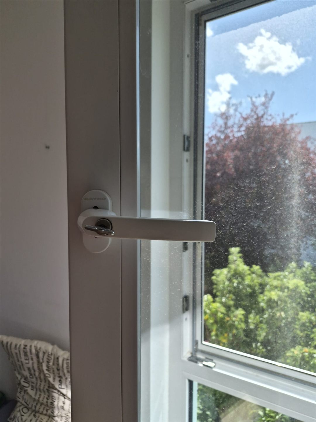 Fenstergriff und Beschlag als typische Ursache, wenn ein Fenster hakt
